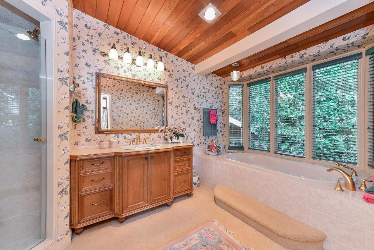 Oceanside Lodge Saanich Inlet North Saanich Εξωτερικό φωτογραφία