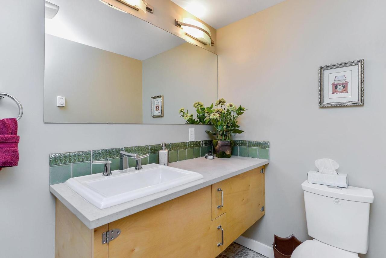 Oceanside Lodge Saanich Inlet North Saanich Εξωτερικό φωτογραφία
