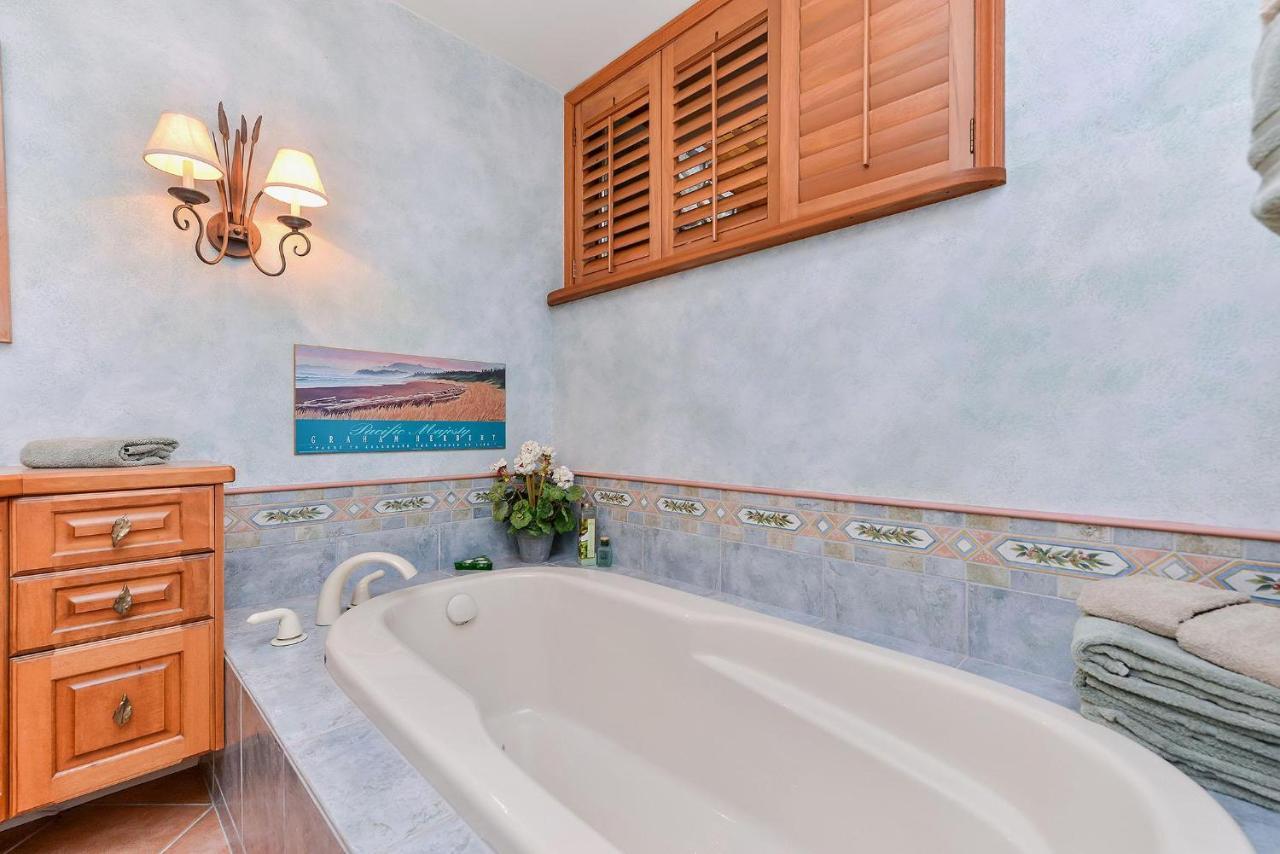 Oceanside Lodge Saanich Inlet North Saanich Εξωτερικό φωτογραφία